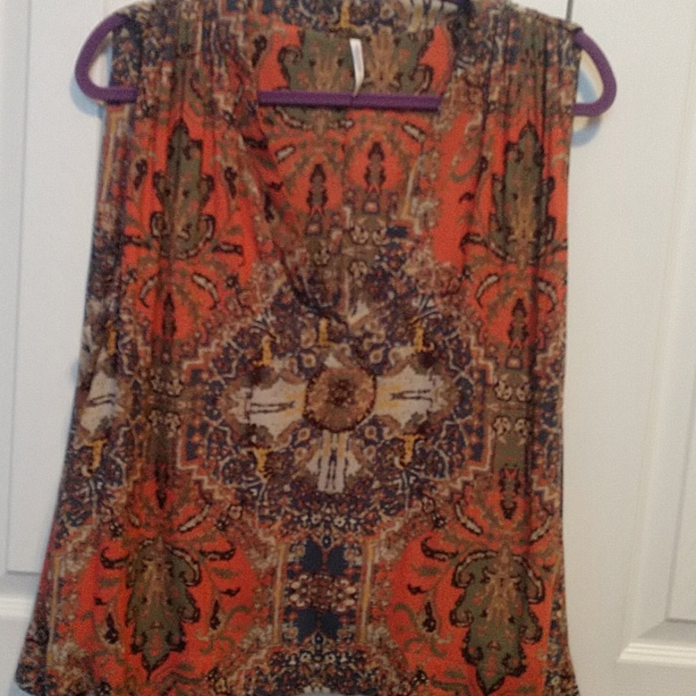 Flowy summer top.